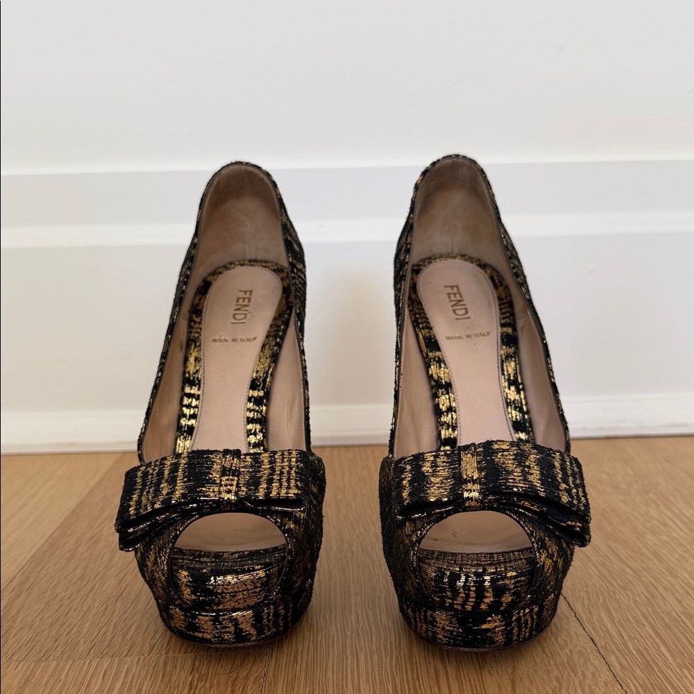 Fendi Black and Gold Platform Textured Peep-Toe Bow Heels size 37